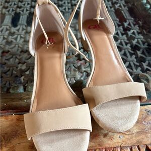 Gianni Bini Women's Beige Sandals